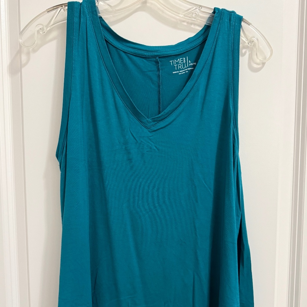 Time and Tru loose tank top. Size L.